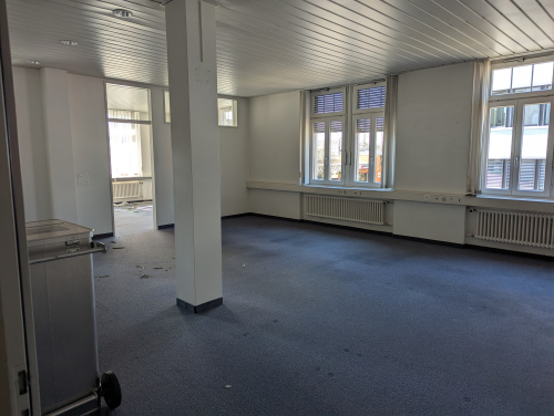 leeres, altes Büro
